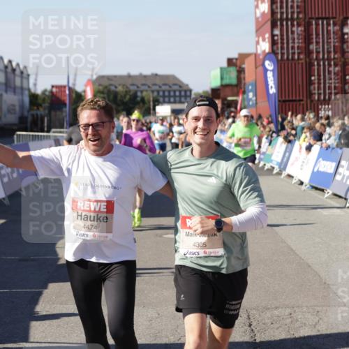 03.10.2025 - Köhlbrandbrückenlauf Jannik Wohlers http://msf.ph/oto/9059082 03.10.2025 13:12:10 Ziel 4176, 4305, 4369, 4468, 4470, 4474, 5644, 5856, 5910, 5911, 5927, 6098, 6121, 6184, 6185 meine-sportfotos.de