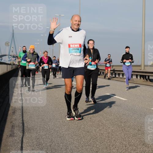 03.10.2025 - Köhlbrandbrückenlauf Fabian Wolf http://msf.ph/oto/9059087 03.10.2025 10:04:40 Position 3 3423, 1825 meine-sportfotos.de