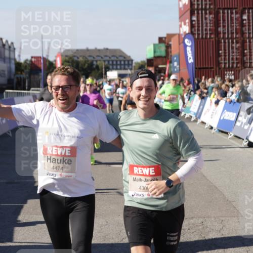 03.10.2025 - Köhlbrandbrückenlauf Jannik Wohlers http://msf.ph/oto/9059088 03.10.2025 13:12:10 Ziel 4176, 4305, 4369, 4468, 4470, 4474, 5644, 5856, 5910, 5911, 5927, 6098, 6121, 6184, 6185 meine-sportfotos.de
