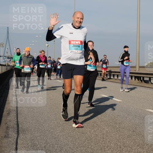 03.10.2025 - Köhlbrandbrückenlauf Fabian Wolf http://msf.ph/oto/9059093 03.10.2025 10:04:41 Position 3 3423, 1825 meine-sportfotos.de
