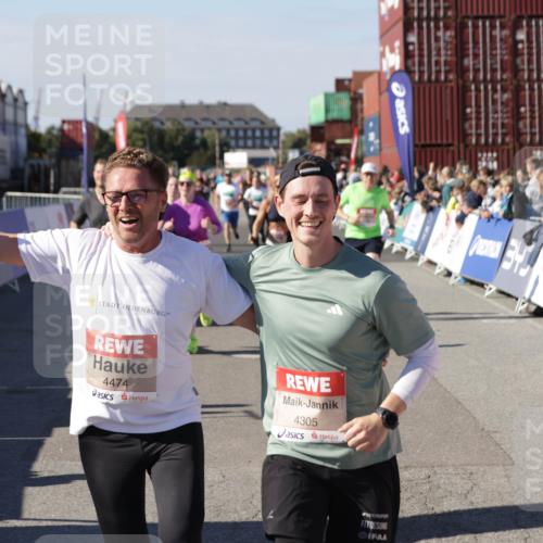 03.10.2025 - Köhlbrandbrückenlauf Jannik Wohlers http://msf.ph/oto/9059094 03.10.2025 13:12:10 Ziel 4176, 4305, 4369, 4468, 4470, 4474, 5644, 5856, 5910, 5911, 5927, 6098, 6121, 6184, 6185 meine-sportfotos.de