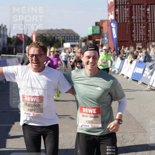 03.10.2025 - Köhlbrandbrückenlauf Jannik Wohlers http://msf.ph/oto/9059098 03.10.2025 13:12:10 Ziel 4176, 4305, 4369, 4468, 4470, 4474, 5644, 5856, 5910, 5911, 5927, 6098, 6121, 6184, 6185 meine-sportfotos.de