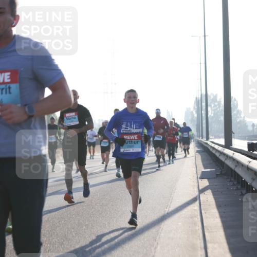 03.10.2025 - Köhlbrandbrückenlauf Jannik Wohlers http://msf.ph/oto/9059110 03.10.2025 09:14:15 Position 3 3404, 2920, 51 meine-sportfotos.de