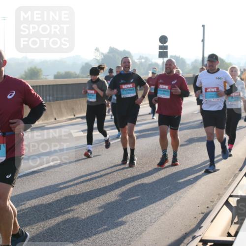03.10.2025 - Köhlbrandbrückenlauf Lena Gebhardt http://msf.ph/oto/9059122 03.10.2025 09:18:43 Position 1 1506, 1299, 1181, 1191 meine-sportfotos.de