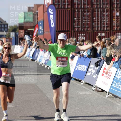 03.10.2025 - Köhlbrandbrückenlauf Jannik Wohlers http://msf.ph/oto/9059134 03.10.2025 13:12:12 Ziel 4176, 4305, 4369, 4468, 4470, 4474, 4656, 5644, 5856, 5927, 6098, 6121, 6184, 6185, 6565, 6566 meine-sportfotos.de