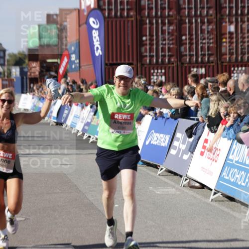 03.10.2025 - Köhlbrandbrückenlauf Jannik Wohlers http://msf.ph/oto/9059140 03.10.2025 13:12:12 Ziel 4176, 4305, 4369, 4468, 4470, 4474, 4656, 5644, 5856, 5927, 6098, 6121, 6184, 6185, 6565, 6566 meine-sportfotos.de