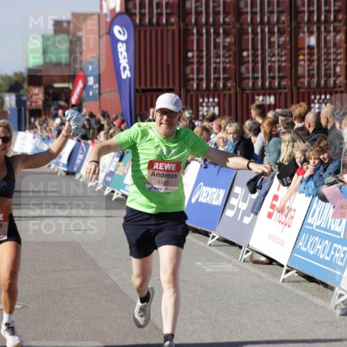 03.10.2025 - Köhlbrandbrückenlauf Jannik Wohlers http://msf.ph/oto/9059142 03.10.2025 13:12:13 Ziel 4176, 4305, 4369, 4468, 4470, 4474, 4656, 5644, 5856, 5927, 6098, 6121, 6184, 6185, 6565, 6566 meine-sportfotos.de