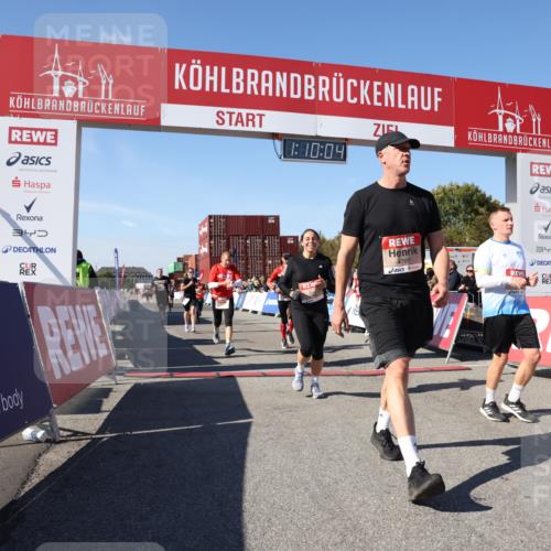 03.10.2025 - Köhlbrandbrückenlauf Lena Gebhardt http://msf.ph/oto/9059153 03.10.2025 13:10:05 Ziel 4196, 4260, 4573, 4730, 4787, 4929, 5763, 5977, 6083, 6111, 6428, 6432, 6750, 6764, 6813 meine-sportfotos.de