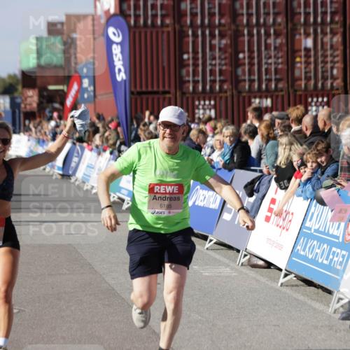 03.10.2025 - Köhlbrandbrückenlauf Jannik Wohlers http://msf.ph/oto/9059154 03.10.2025 13:12:13 Ziel 4176, 4305, 4369, 4468, 4470, 4474, 4656, 5644, 5856, 5927, 6098, 6121, 6184, 6185, 6565, 6566 meine-sportfotos.de