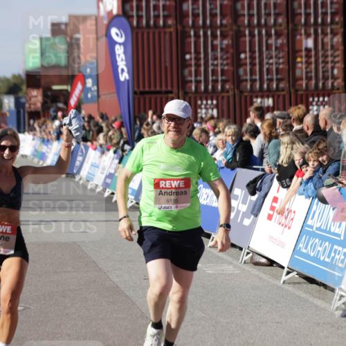 03.10.2025 - Köhlbrandbrückenlauf Jannik Wohlers http://msf.ph/oto/9059157 03.10.2025 13:12:13 Ziel 4176, 4305, 4369, 4468, 4470, 4474, 4656, 5644, 5856, 5927, 6098, 6121, 6184, 6185, 6565, 6566 meine-sportfotos.de