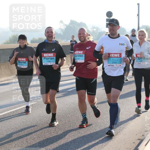 03.10.2025 - Köhlbrandbrückenlauf Lena Gebhardt http://msf.ph/oto/9059171 03.10.2025 09:18:44 Position 1 1227, 1181, 1191, 3791, 1395 meine-sportfotos.de