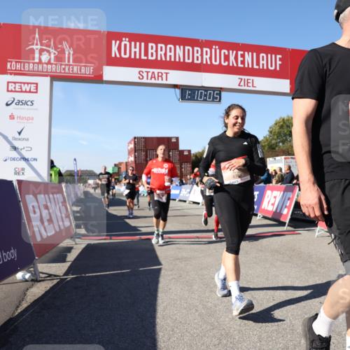 03.10.2025 - Köhlbrandbrückenlauf Lena Gebhardt http://msf.ph/oto/9059178 03.10.2025 13:10:06 Ziel 4196, 4260, 4573, 4730, 4787, 4929, 5763, 5977, 6083, 6111, 6428, 6432, 6750, 6764, 6813 meine-sportfotos.de