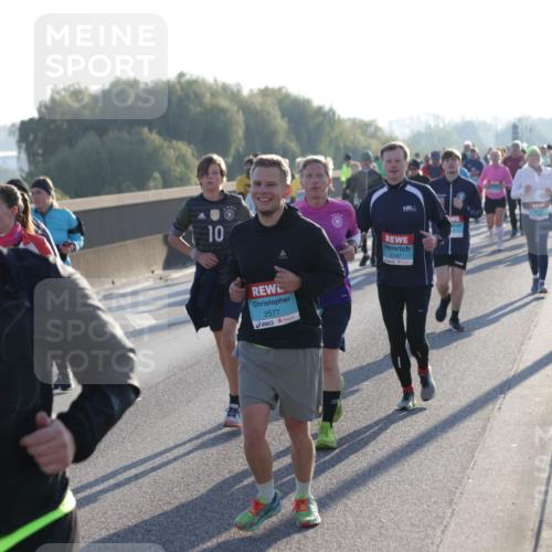 03.10.2025 - Köhlbrandbrückenlauf Jannik Wohlers http://msf.ph/oto/9059181 03.10.2025 09:22:08 Position 3 10, 2577, 3147 meine-sportfotos.de