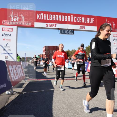 03.10.2025 - Köhlbrandbrückenlauf Lena Gebhardt http://msf.ph/oto/9059193 03.10.2025 13:10:06 Ziel 4196, 4260, 4573, 4730, 4787, 4929, 5763, 5977, 6083, 6111, 6428, 6432, 6750, 6764, 6813 meine-sportfotos.de