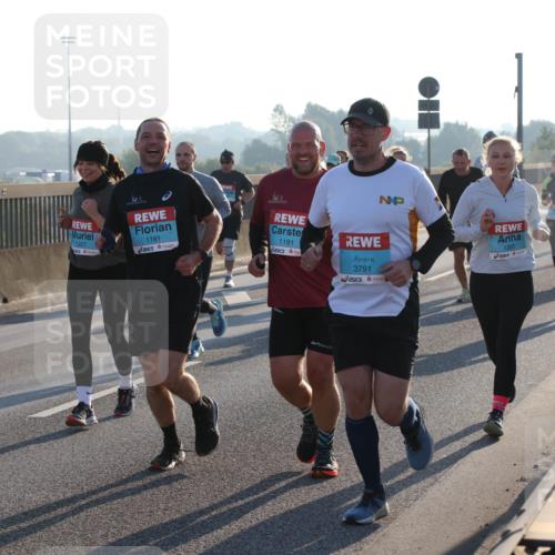 03.10.2025 - Köhlbrandbrückenlauf Lena Gebhardt http://msf.ph/oto/9059199 03.10.2025 09:18:44 Position 1 1227, 1181, 1191, 3791, 1395 meine-sportfotos.de