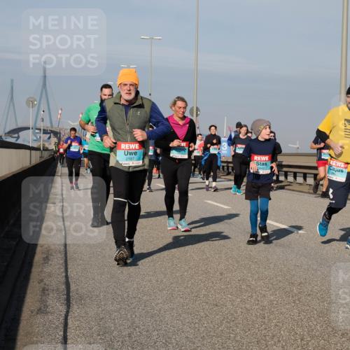 03.10.2025 - Köhlbrandbrückenlauf Fabian Wolf http://msf.ph/oto/9059208 03.10.2025 10:04:44 Position 3 2187, 2842, 2840 meine-sportfotos.de