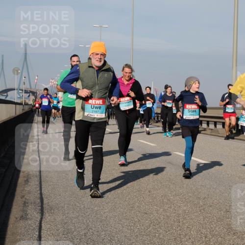 03.10.2025 - Köhlbrandbrückenlauf Fabian Wolf http://msf.ph/oto/9059220 03.10.2025 10:04:44 Position 3 1414, 2187, 2842, 28401 meine-sportfotos.de