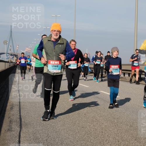 03.10.2025 - Köhlbrandbrückenlauf Fabian Wolf http://msf.ph/oto/9059232 03.10.2025 10:04:44 Position 3 2187, 1414, 2842, 2840 meine-sportfotos.de