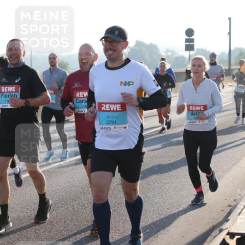 03.10.2025 - Köhlbrandbrückenlauf Lena Gebhardt http://msf.ph/oto/9059240 03.10.2025 09:18:45 Position 1 118, 119, 3791, 139 meine-sportfotos.de