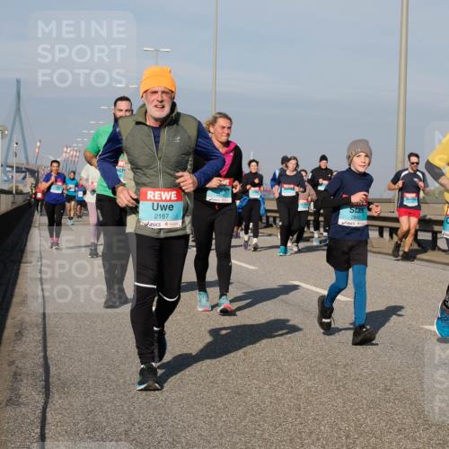 03.10.2025 - Köhlbrandbrückenlauf Fabian Wolf http://msf.ph/oto/9059243 03.10.2025 10:04:44 Position 3 2187, 2842, 2840 meine-sportfotos.de