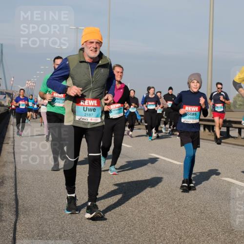 03.10.2025 - Köhlbrandbrückenlauf Fabian Wolf http://msf.ph/oto/9059252 03.10.2025 10:04:45 Position 3 3038, 1414, 2187, 2842, 2840 meine-sportfotos.de