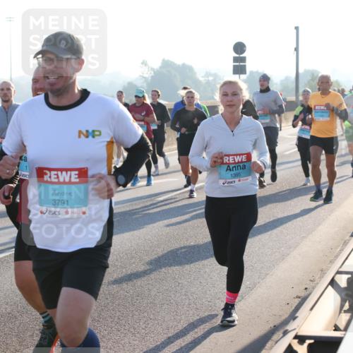 03.10.2025 - Köhlbrandbrückenlauf Lena Gebhardt http://msf.ph/oto/9059255 03.10.2025 09:18:45 Position 1 1181, 1, 3791, 1395 meine-sportfotos.de