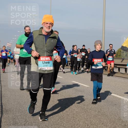 03.10.2025 - Köhlbrandbrückenlauf Fabian Wolf http://msf.ph/oto/9059261 03.10.2025 10:04:45 Position 3 2187, 2842, 2840 meine-sportfotos.de