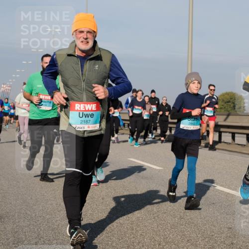 03.10.2025 - Köhlbrandbrückenlauf Fabian Wolf http://msf.ph/oto/9059270 03.10.2025 10:04:45 Position 3 038, 2187, 2842, 2840 meine-sportfotos.de