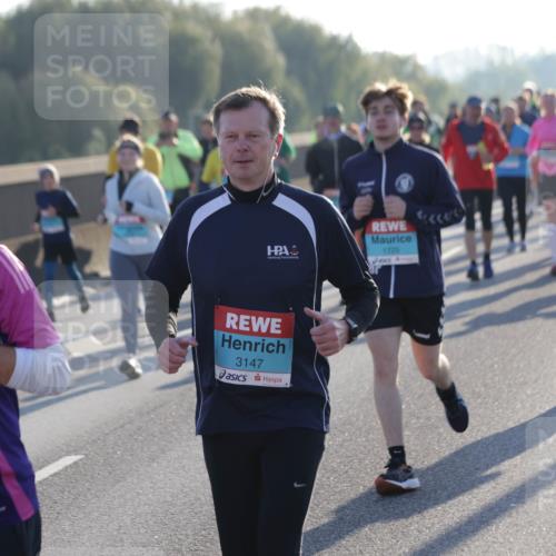 03.10.2025 - Köhlbrandbrückenlauf Jannik Wohlers http://msf.ph/oto/9059271 03.10.2025 09:22:10 Position 3 3562, 1725, 3147 meine-sportfotos.de