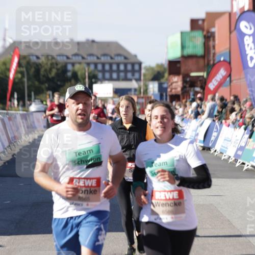 03.10.2025 - Köhlbrandbrückenlauf Jannik Wohlers http://msf.ph/oto/9059284 03.10.2025 13:12:18 Ziel 4266, 4305, 4369, 4470, 4474, 4656, 4908, 5062, 5644, 6098, 6121, 6185, 6565, 6566 meine-sportfotos.de