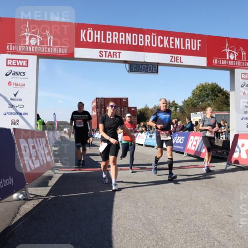 03.10.2025 - Köhlbrandbrückenlauf Lena Gebhardt http://msf.ph/oto/9059287 03.10.2025 13:10:09 Ziel 4196, 4343, 4573, 4683, 4730, 4787, 4822, 4929, 5977, 6083, 6111, 6428, 6432, 6764, 6813 meine-sportfotos.de