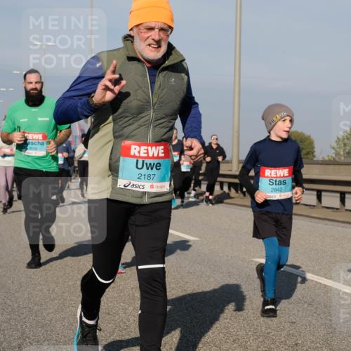 03.10.2025 - Köhlbrandbrückenlauf Fabian Wolf http://msf.ph/oto/9059289 03.10.2025 10:04:45 Position 3 3038, 2187, 2842, 2840 meine-sportfotos.de