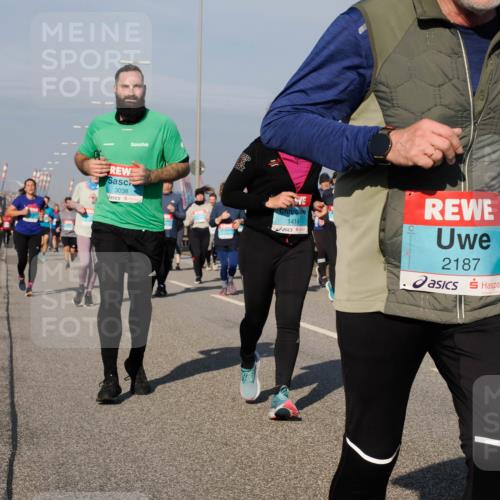 03.10.2025 - Köhlbrandbrückenlauf Fabian Wolf http://msf.ph/oto/9059302 03.10.2025 10:04:46 Position 3 3038, 1414, 2187, 2 meine-sportfotos.de