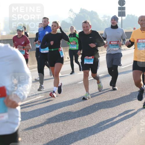 03.10.2025 - Köhlbrandbrückenlauf Lena Gebhardt http://msf.ph/oto/9059311 03.10.2025 09:18:46 Position 1 1395, 0, 1149, 1378, 1428, 1776 meine-sportfotos.de