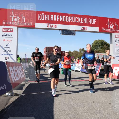 03.10.2025 - Köhlbrandbrückenlauf Lena Gebhardt http://msf.ph/oto/9059316 03.10.2025 13:10:09 Ziel 4196, 4343, 4573, 4683, 4730, 4787, 4822, 4929, 5977, 6083, 6111, 6428, 6432, 6764, 6813 meine-sportfotos.de
