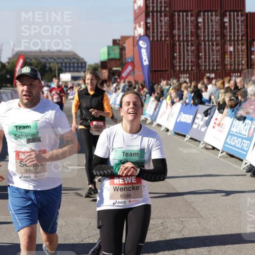 03.10.2025 - Köhlbrandbrückenlauf Jannik Wohlers http://msf.ph/oto/9059325 03.10.2025 13:12:19 Ziel 4266, 4305, 4369, 4470, 4474, 4656, 4908, 5062, 5644, 6098, 6121, 6185, 6565, 6566 meine-sportfotos.de