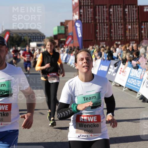 03.10.2025 - Köhlbrandbrückenlauf Jannik Wohlers http://msf.ph/oto/9059357 03.10.2025 13:12:20 Ziel 4266, 4369, 4470, 4656, 4745, 4908, 5062, 5644, 6098, 6121, 6185, 6565, 6566 meine-sportfotos.de
