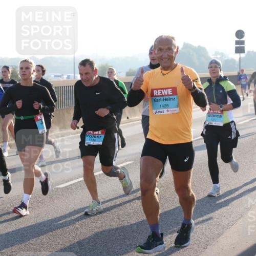 03.10.2025 - Köhlbrandbrückenlauf Lena Gebhardt http://msf.ph/oto/9059369 03.10.2025 09:18:48 Position 1 2944, 1149, 1428, 1377, 1776 meine-sportfotos.de