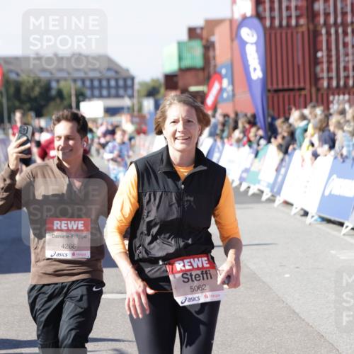 03.10.2025 - Köhlbrandbrückenlauf Jannik Wohlers http://msf.ph/oto/9059375 03.10.2025 13:12:21 Ziel 4266, 4369, 4470, 4656, 4745, 4908, 5062, 5644, 6098, 6185, 6565, 6566 meine-sportfotos.de