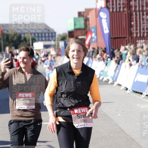 03.10.2025 - Köhlbrandbrückenlauf Jannik Wohlers http://msf.ph/oto/9059381 03.10.2025 13:12:21 Ziel 4266, 4369, 4470, 4656, 4745, 4908, 5062, 5644, 6098, 6185, 6565, 6566 meine-sportfotos.de