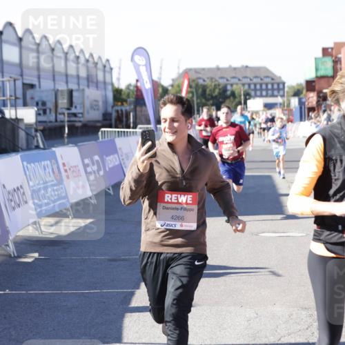 03.10.2025 - Köhlbrandbrückenlauf Jannik Wohlers http://msf.ph/oto/9059395 03.10.2025 13:12:21 Ziel 4266, 4369, 4470, 4656, 4745, 4908, 5062, 5644, 6098, 6185, 6565, 6566 meine-sportfotos.de