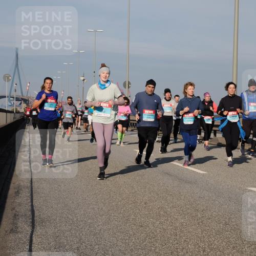 03.10.2025 - Köhlbrandbrückenlauf Fabian Wolf http://msf.ph/oto/9059399 03.10.2025 10:04:49 Position 3 2140, 2078, 1147, 2045 meine-sportfotos.de
