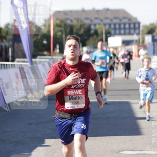 03.10.2025 - Köhlbrandbrückenlauf Jannik Wohlers http://msf.ph/oto/9059439 03.10.2025 13:12:23 Ziel 4189, 4266, 4638, 4656, 4745, 4908, 5062, 5644, 6098, 6185, 6565, 6566 meine-sportfotos.de