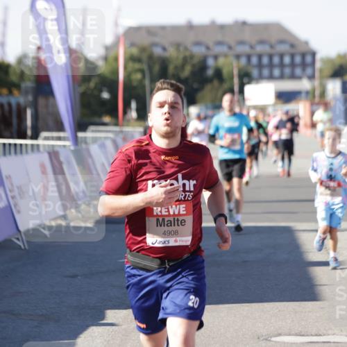 03.10.2025 - Köhlbrandbrückenlauf Jannik Wohlers http://msf.ph/oto/9059442 03.10.2025 13:12:23 Ziel 4189, 4266, 4638, 4656, 4745, 4908, 5062, 5644, 6098, 6185, 6565, 6566 meine-sportfotos.de