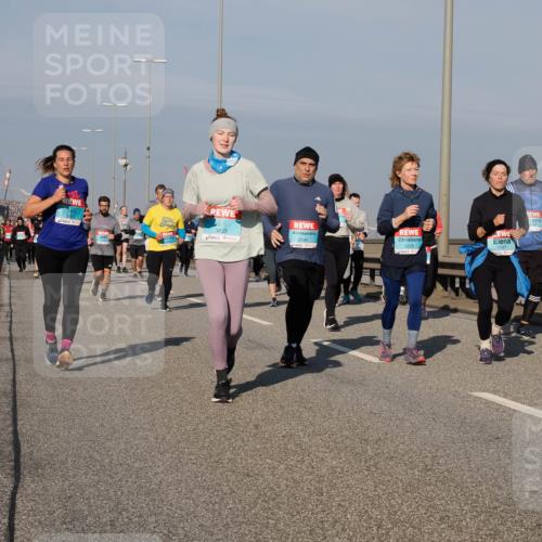 03.10.2025 - Köhlbrandbrückenlauf Fabian Wolf http://msf.ph/oto/9059443 03.10.2025 10:04:49 Position 3 2151, 3803, 2140, 2078, 1147 meine-sportfotos.de