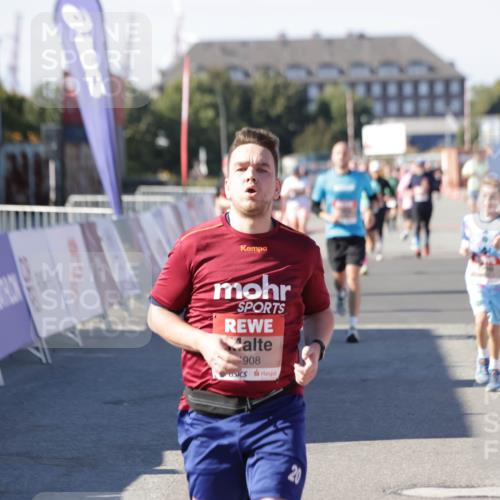 03.10.2025 - Köhlbrandbrückenlauf Jannik Wohlers http://msf.ph/oto/9059447 03.10.2025 13:12:23 Ziel 4189, 4266, 4638, 4656, 4745, 4908, 5062, 5644, 6098, 6185, 6565, 6566 meine-sportfotos.de