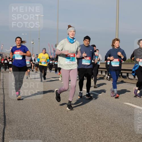 03.10.2025 - Köhlbrandbrückenlauf Fabian Wolf http://msf.ph/oto/9059452 03.10.2025 10:04:50 Position 3 3810, 3808, 2140, 2078, 1147 meine-sportfotos.de