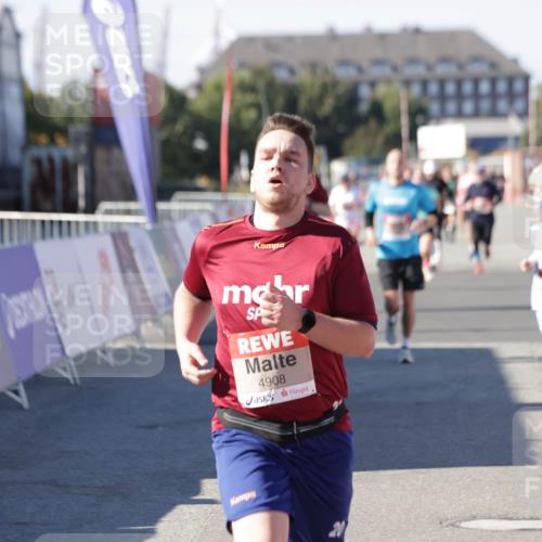 03.10.2025 - Köhlbrandbrückenlauf Jannik Wohlers http://msf.ph/oto/9059460 03.10.2025 13:12:23 Ziel 4189, 4266, 4638, 4656, 4745, 4908, 5062, 5644, 6098, 6185, 6565, 6566 meine-sportfotos.de
