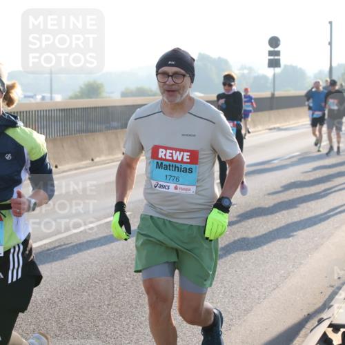 03.10.2025 - Köhlbrandbrückenlauf Lena Gebhardt http://msf.ph/oto/9059461 03.10.2025 09:18:49 Position 1 714, 1377, 1776 meine-sportfotos.de