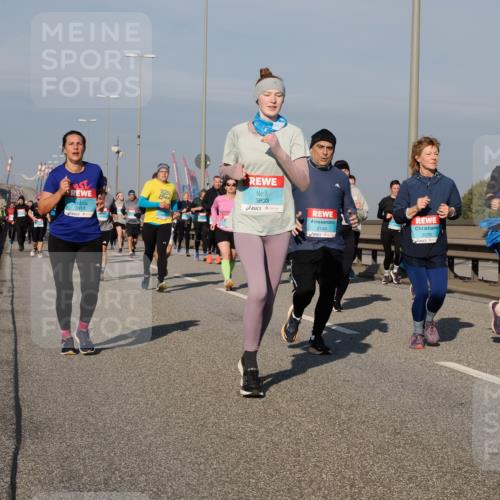 03.10.2025 - Köhlbrandbrückenlauf Fabian Wolf http://msf.ph/oto/9059462 03.10.2025 10:04:50 Position 3 3810, 1900, 3803, 1147, 2140, 2078 meine-sportfotos.de